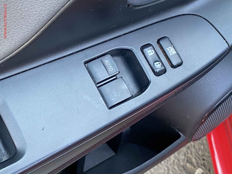 Toyota Yaris (2019) 1.5 VVT-i, Dynamic, AC - fotka 11 z 14