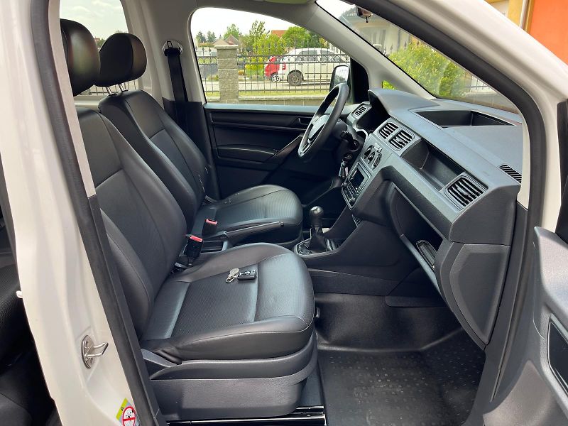 Volkswagen Caddy 2.0 TDi 5 míst  - fotka 11 z 14