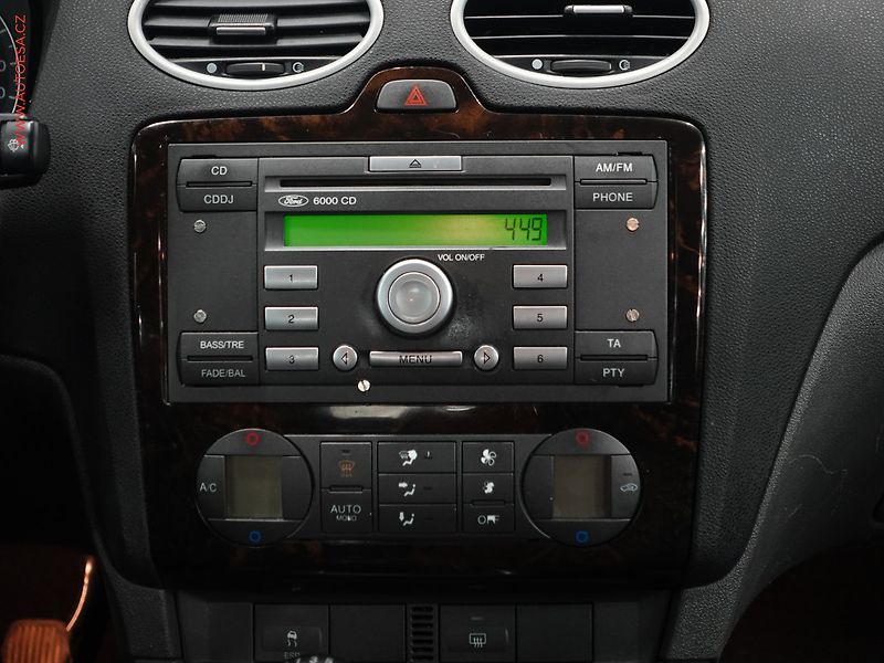 Ford Focus (2005) 2.0TDCi, AC - fotka 11 z 17