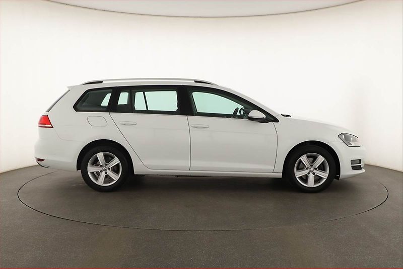 Volkswagen Golf (2015) 1.6 TDI, Automat, Tempomat - fotka 6 z 16