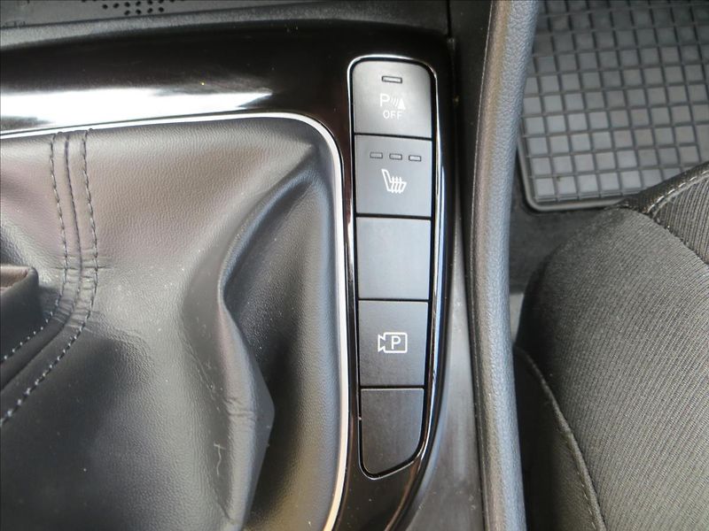 Hyundai Tucson 1,6 CRDi mHEV Smart 100kW - fotka 16 z 26