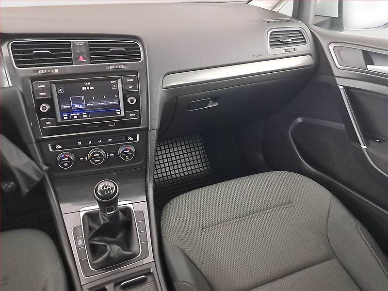 Volkswagen Golf (2018) 1.0 TSI, Tempomat - fotka 8 z 20