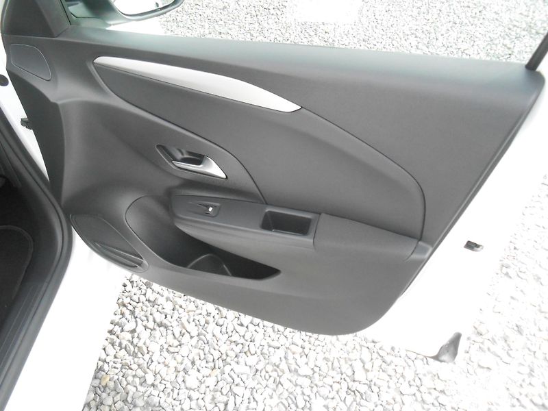 Opel Corsa 1.5TDCi,FULL LED,93TKm - fotka 15 z 35