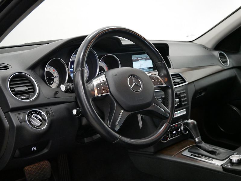 Mercedes-Benz Třídy C - fotka 14 z 29