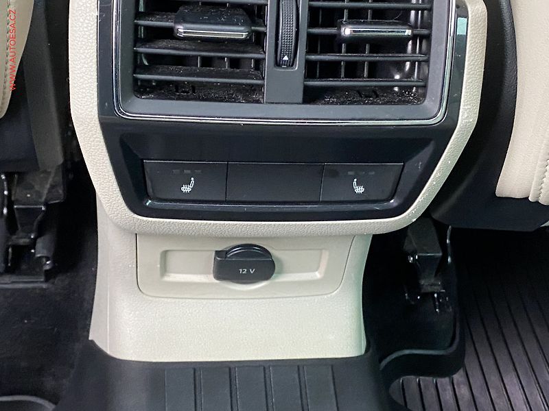 Škoda Karoq (2018) 2.0TDi 4x4, ČR, Style, DSG - fotka 11 z 23