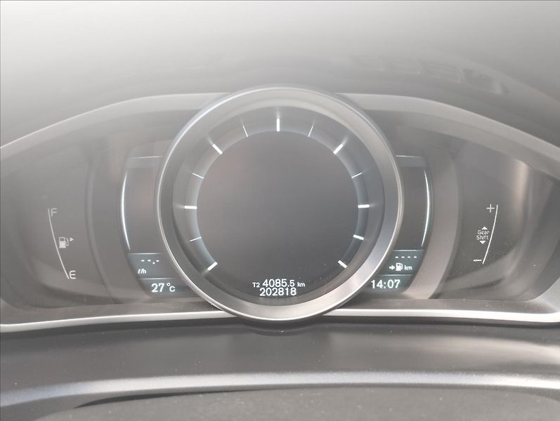 Volvo V40 2,0 D3 110KW R-DESING, PANORAM - fotka 12 z 15
