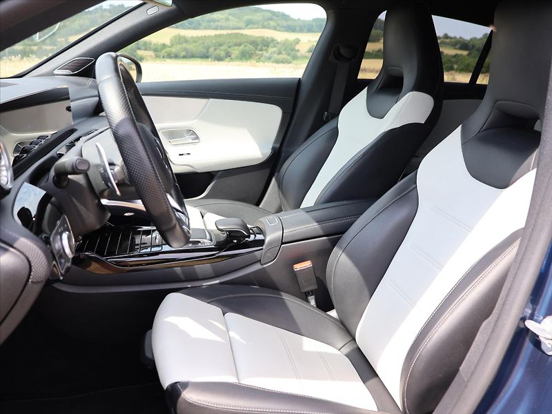 Mercedes-Benz CLA 2,0 35 AMG 225kW 4Matic DPH CZ - fotka 11 z 39