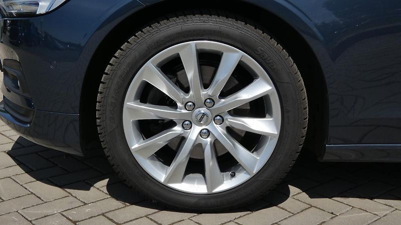 Volvo V90 B4 mHEV AWD aut. Momentum Pro - fotka 22 z 23
