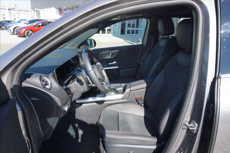 Mercedes-Benz GLA 2,0 200 d 4MATIC, CZ 1. Majite - fotka 12 z 18