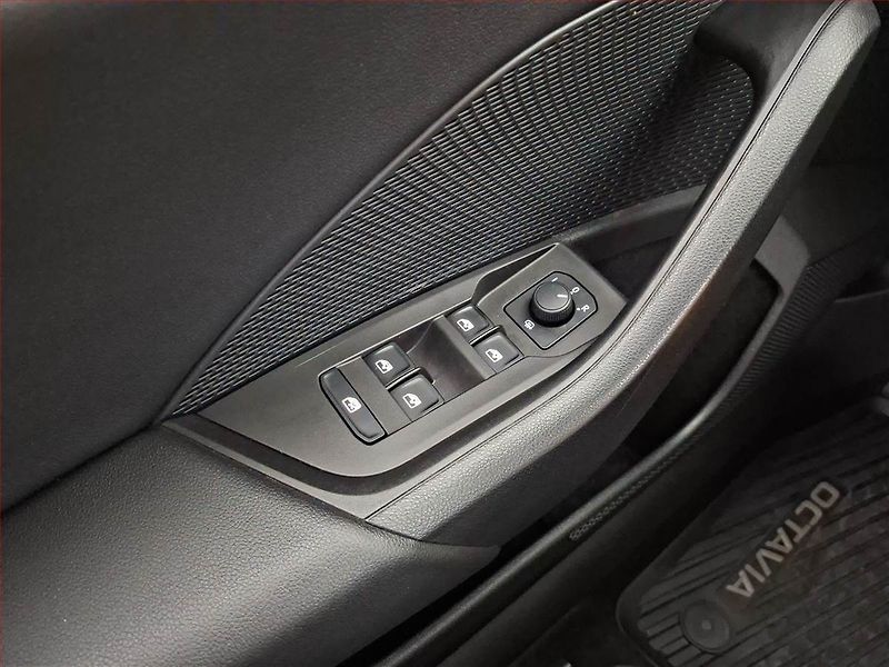 Škoda Octavia (2023) Ambition 2.0 TDI, ČR,1.maj - fotka 15 z 15