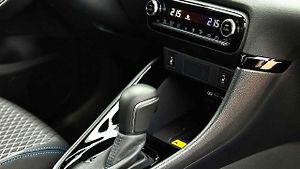 Největší výběr dostupných aut s automatickou převodovkou je v kategorii menších městských hatchbacků.