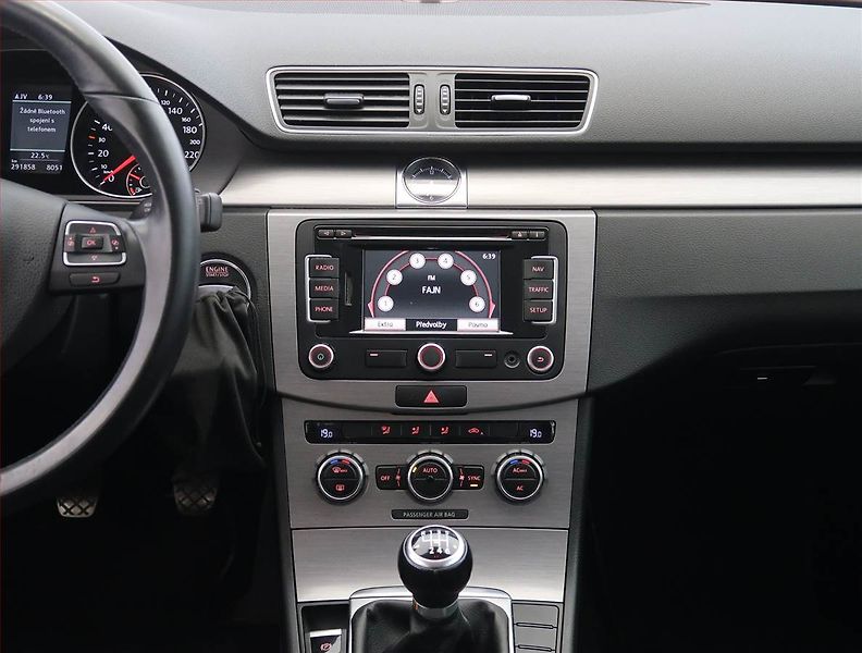 Volkswagen Passat (2012) Comfortline 2.0 TDI, Navi - fotka 12 z 21
