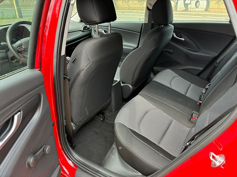 Hyundai i30 1.0 T-GDi 74 kW Comfort ČR DPH - fotka 13 z 23