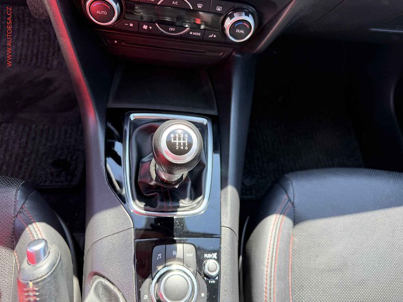Mazda 3 (2014) 2.2i, ČR, STK5/28 - fotka 17 z 22