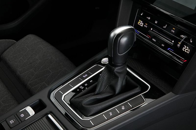 Volkswagen Passat 2.0TDI 110kW DSG IQ ACC Tažné - fotka 16 z 29