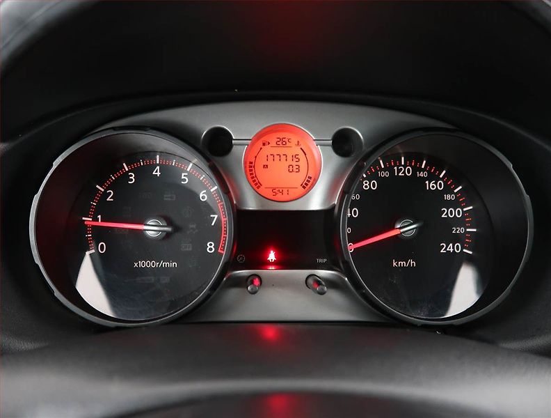 Nissan Qashqai (2007) 2.0, 4X4, Navi, Tempomat - fotka 11 z 19