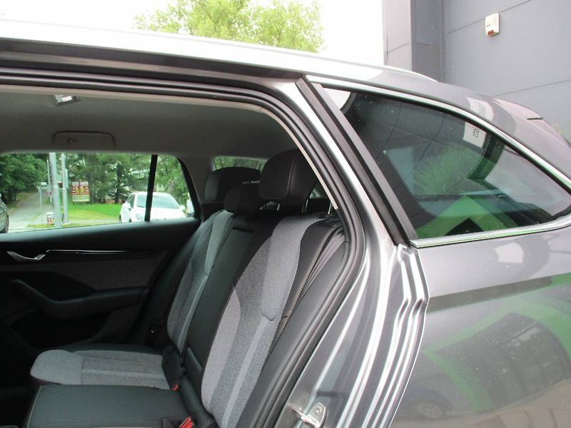 Škoda Octavia Combi Top Selection 2,0TDI 110 - fotka 15 z 15