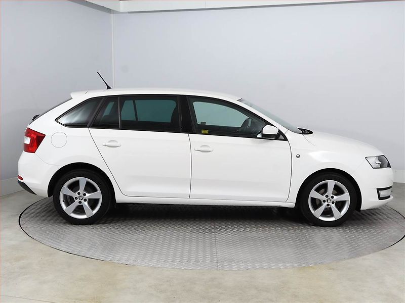 Škoda Rapid (2015) Spaceback 1.2 TSI, Tempomat - fotka 6 z 17