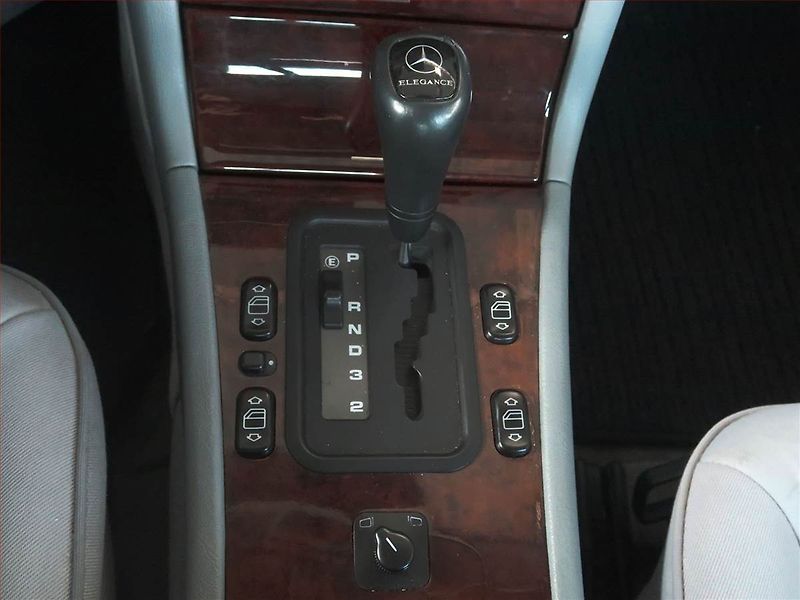 Mercedes-Benz Třídy E (1996) E 230 , Automat, nová STK - fotka 13 z 15