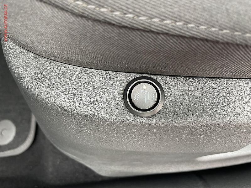 Škoda Octavia (2014) 2.0 TDi, Elegance, +kola - fotka 21 z 21