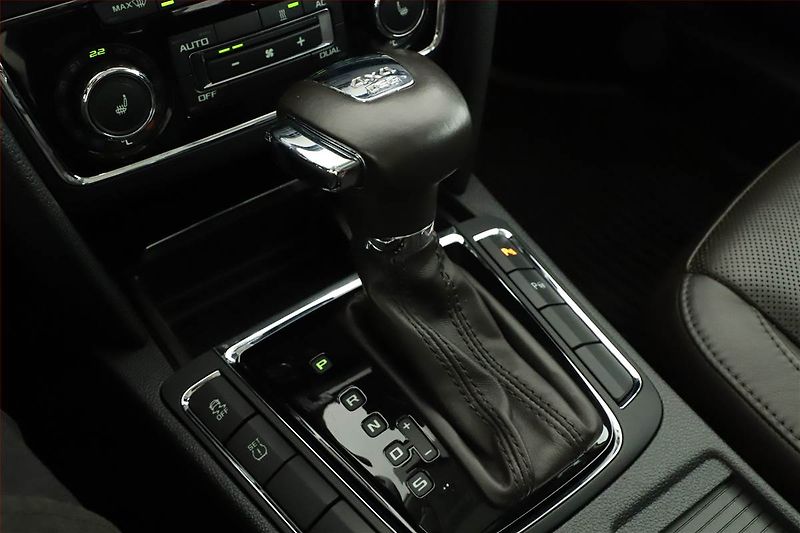 Škoda Superb (2012) Laurin&Klement 3.6 FSI V6 - fotka 10 z 18