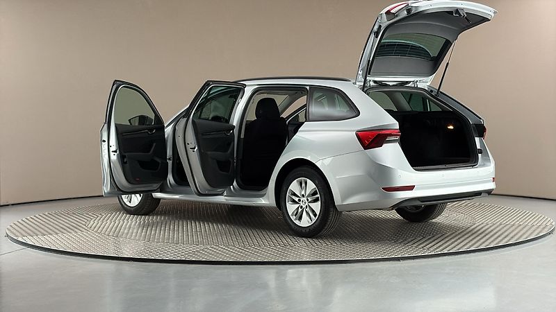 Škoda Octavia 2.0 TDI Ambition Combi - fotka 7 z 24