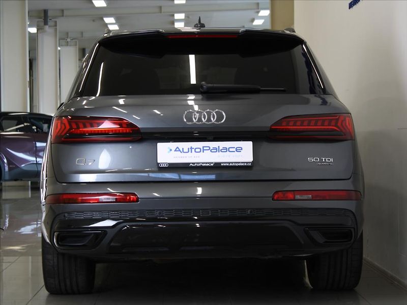 Audi Q7 3,0 50TDi S-Line 45tkm. 1.maj. - fotka 4 z 28
