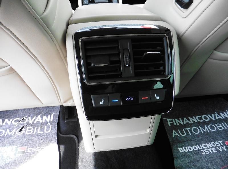 Škoda Superb III Combi 2.0 TSi Laurin & Kle - fotka 12 z 18