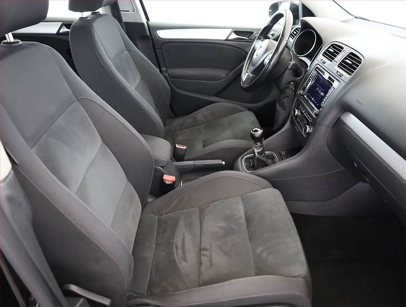 Volkswagen Golf (2010) 1.6 TDI, Tempomat - fotka 7 z 15