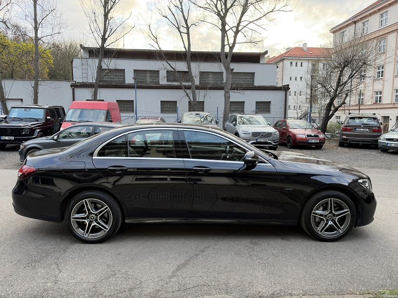 Mercedes-Benz Třídy E (2020) 300E 4MATIC PLUG-IN HYBRID - fotka 7 z 40