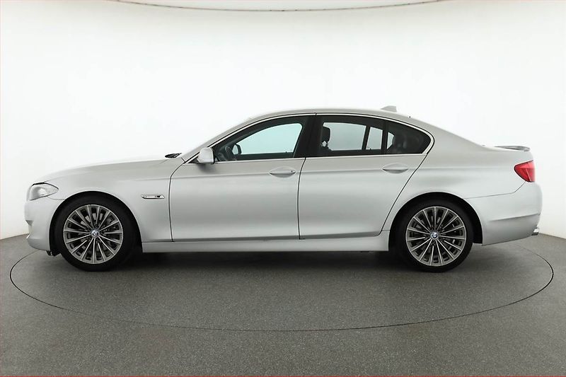 BMW Řada 5 (2010) 530d, Automat, Navi, Xenony - fotka 3 z 17