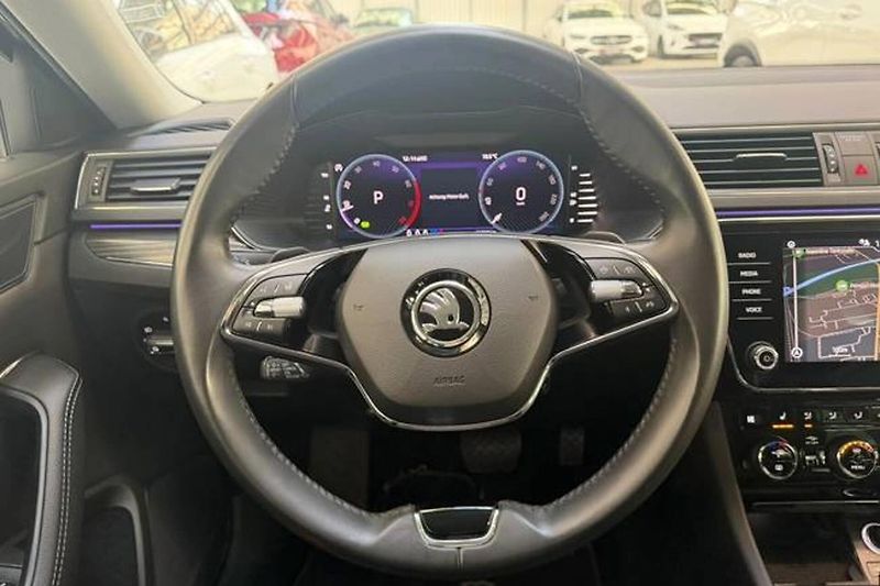 Škoda Superb 2.0TSI Style Matrix ACC Paměť - fotka 8 z 12
