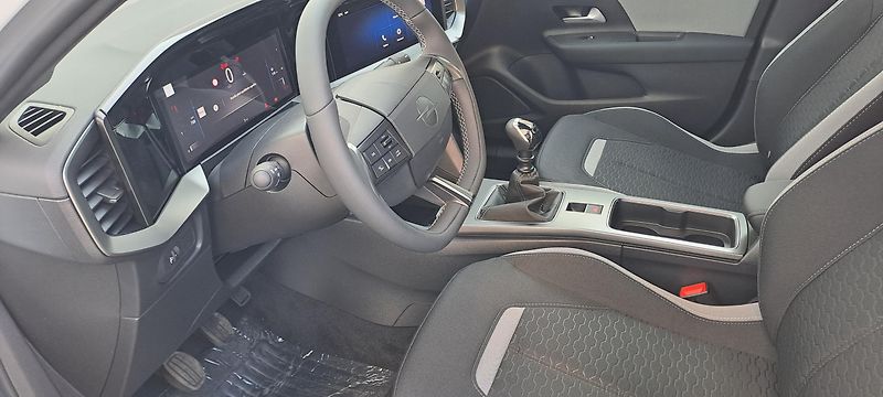 Opel Mokka (2026) 1.2 TURBO 100kW Edition MT6 - fotka 12 z 19