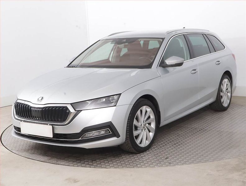 Škoda Octavia (2023) 2.0 TDI - fotka 2 z 16