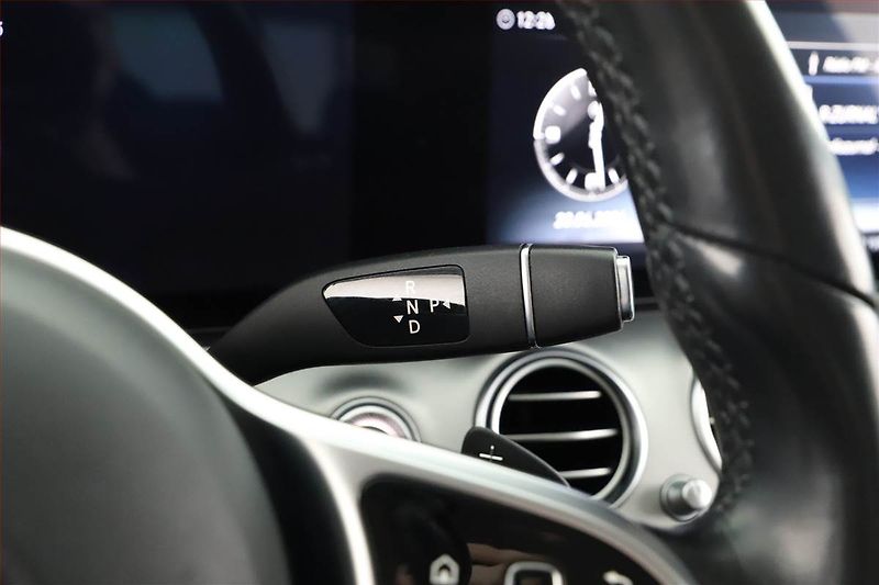 Mercedes-Benz Třídy E (2021) E 220 d - fotka 9 z 26