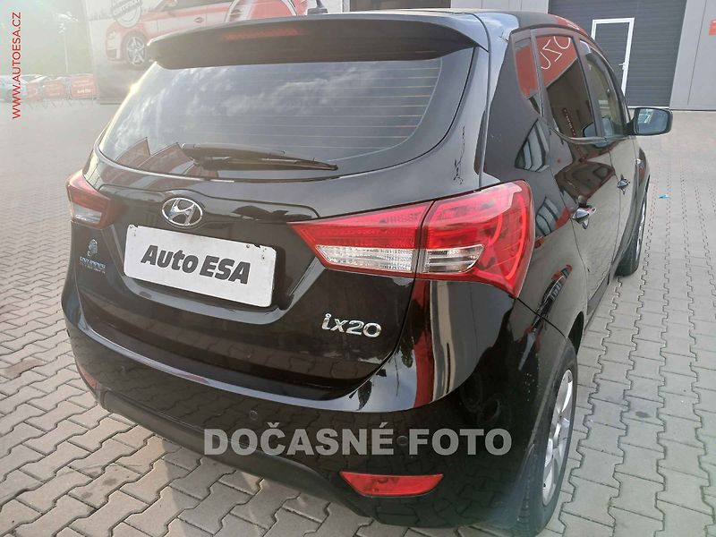 Hyundai ix20 (2014) 1.6CVVT, 1.maj,ČR, AC, park - fotka 2 z 3