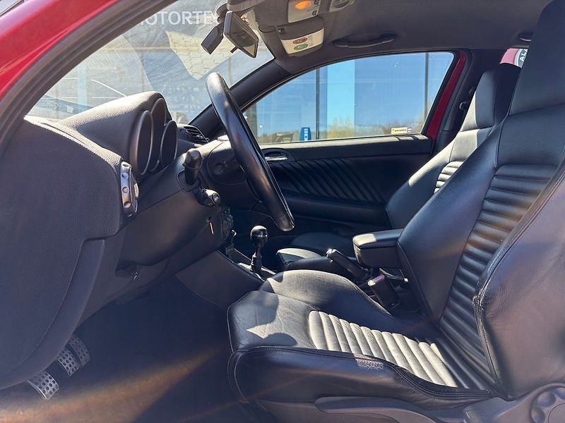 Alfa Romeo 147 GTA 3.2 V6 250k Rosso - fotka 6 z 10