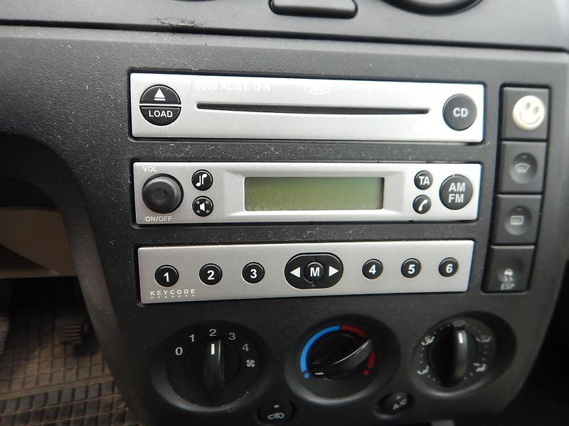 Ford Fiesta 1.4 TDCi, GHIA, KLIMA - fotka 20 z 25
