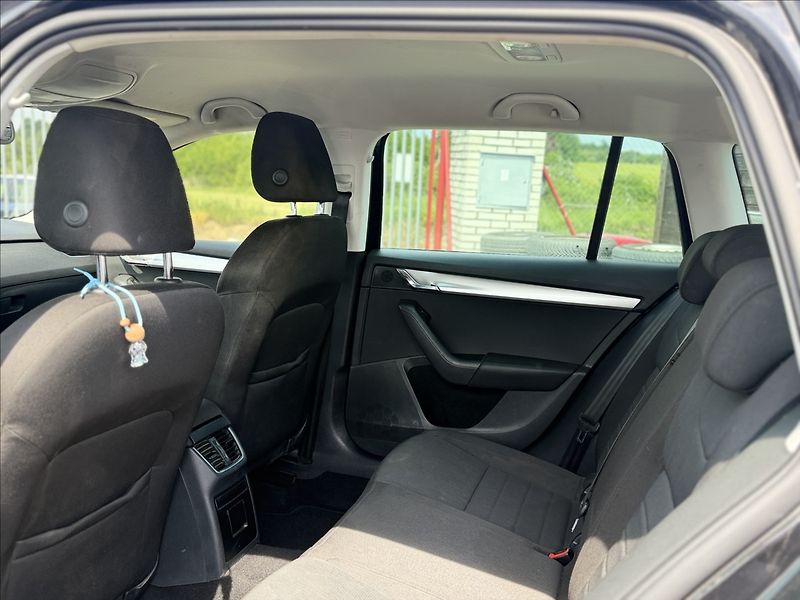 Škoda Octavia 2,0 TDI 4X4 TAŽNÉ 2T - fotka 19 z 24