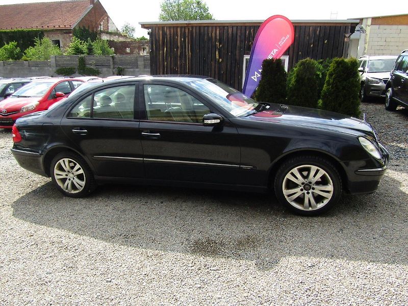 Mercedes-Benz Třídy E (2005) E 320 165kW AUTOMAT BEZ MĚCHŮ - fotka 8 z 35