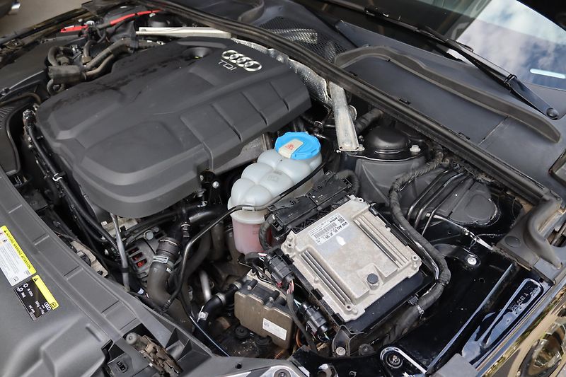 Audi A4 2.0TDI S-TRONIC SEDAN 110kW - fotka 50 z 50
