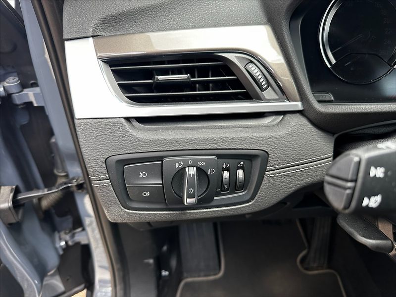 BMW X1 2,0 140kW-xDRIVE-CZ-DPH-VÝBAVA - fotka 20 z 44