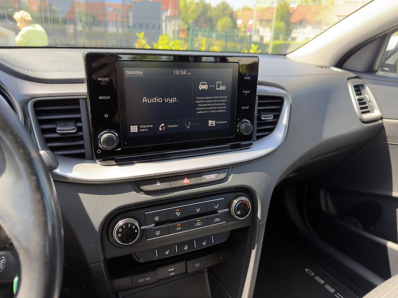 Kia Ceed 1.0 t-gdi 88 kW / DPH - fotka 19 z 20