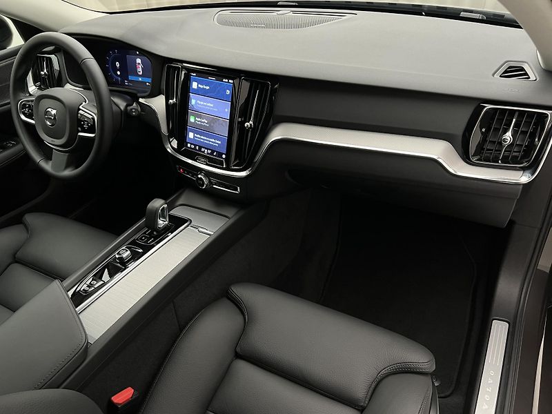 Volvo V60 B4 DARK PLUS AUT - fotka 22 z 42