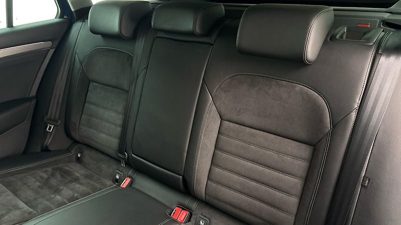 Škoda Superb 2.0 TDI DSG 4x4 Scout Combi - fotka 16 z 33