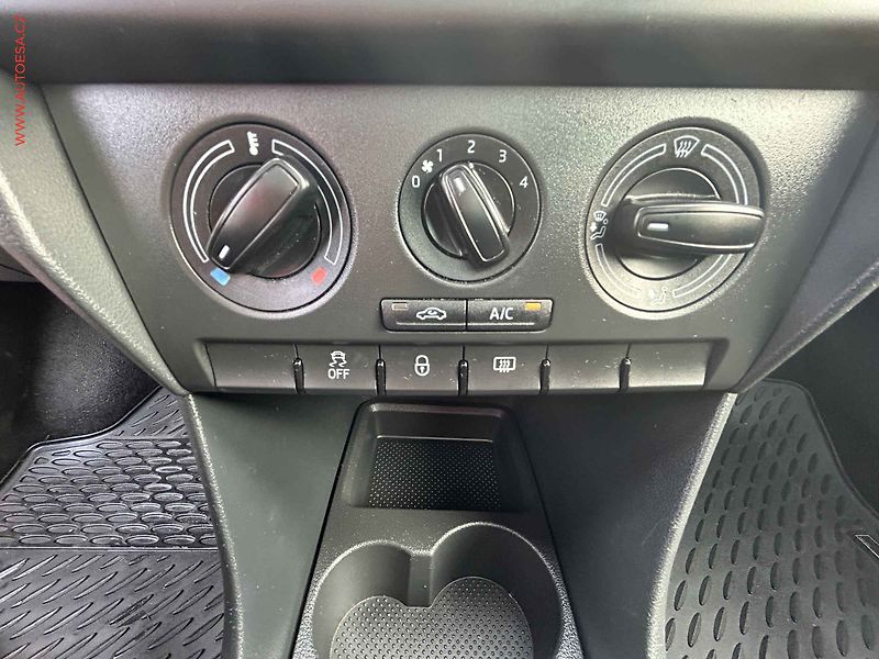 Škoda Rapid (2014) 1.2TSI, ČR, Xenon, panor. - fotka 14 z 17
