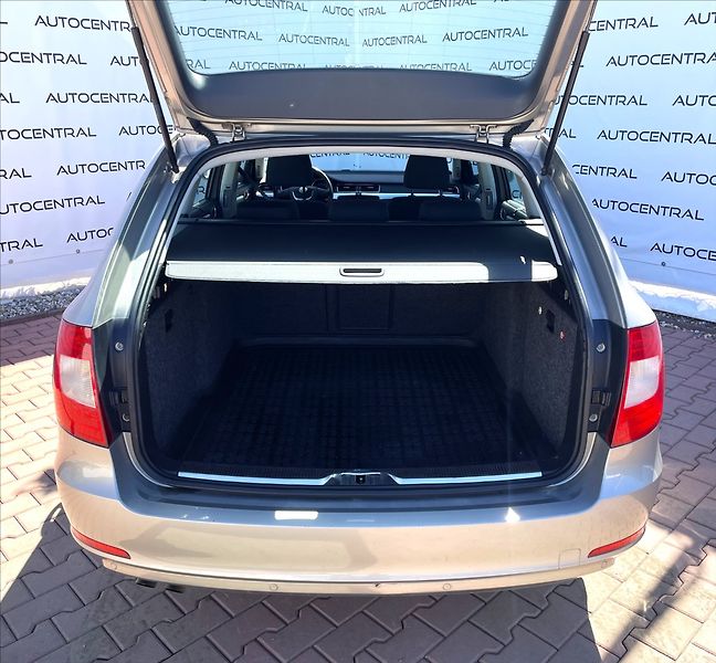 Škoda Superb 1,6 TDi.77kw - fotka 10 z 26