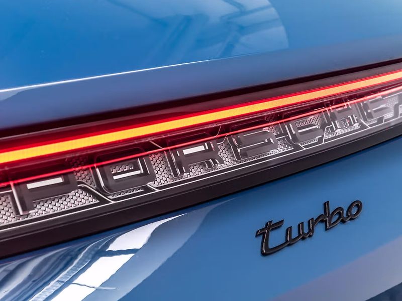 Porsche Taycan Turbo Sport Turismo HuD InnoDr - fotka 9 z 21