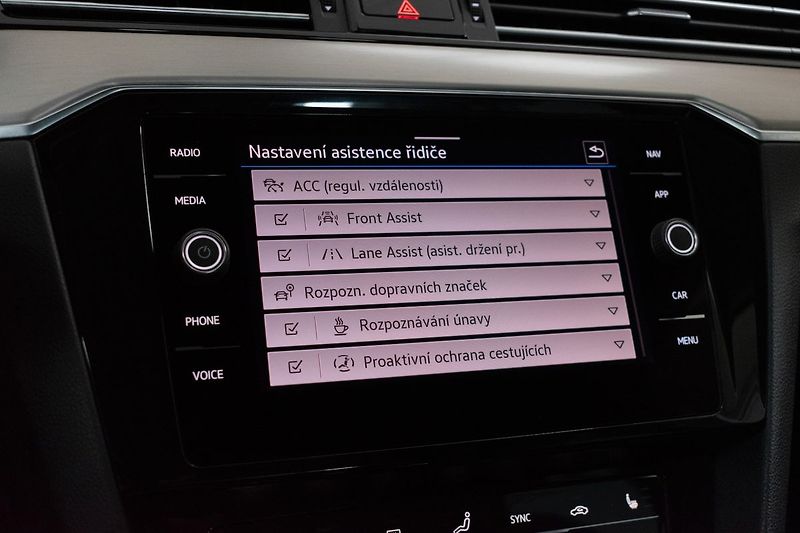 Volkswagen Passat 1.5 TSI ELEGANCE*DSG*DPH*ČR 1M - fotka 28 z 39