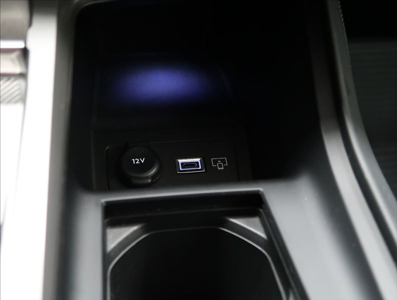 Peugeot 308 1,2 PT AT ALLURE NAVI KAMERA - fotka 28 z 37